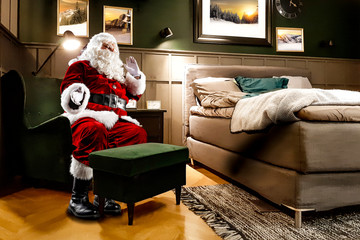 Obraz premium Red old Santa Claus and home interior 