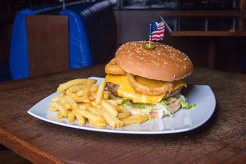 fast, meat, grilled, unhealthy, sandwich, lettuce, meal, bbq, food, burger, tasty, american, beef, cheeseburger, hamburger, snack, steak, barbecue, gourmet, onion, homemade, tomato, bun, wooden, chees