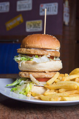 fast, meat, grilled, unhealthy, sandwich, lettuce, meal, bbq, food, burger, tasty, american, beef, cheeseburger, hamburger, snack, steak, barbecue, gourmet, onion, homemade, tomato, bun, wooden, chees