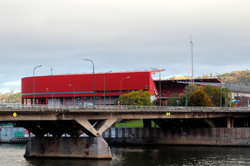 La Meuse, un pont et un stade de football