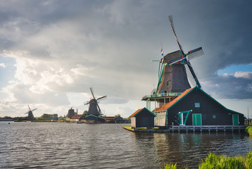 Fototapeta na wymiar ZAANSE SCHANS and water