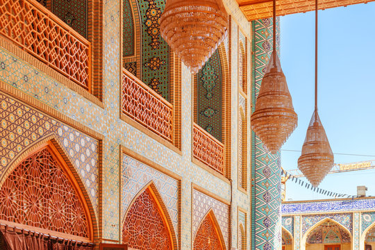 Amazing details of Persian exterior of the Shah Cheragh Mosque