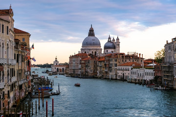 ベネチア アカデミア橋からの街並み 夕方