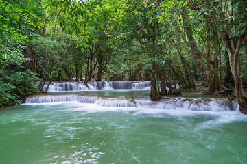 Obraz premium Huai Mae Khamin Waterfall level 2, Khuean Srinagarindra National Park, Kanchanaburi, Thailand