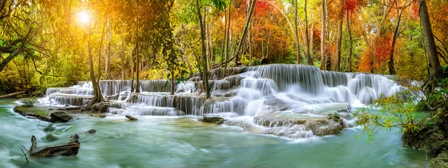 Papier Peint photo Panoramique Cascade majestueuse colorée dans la forêt de parc national pendant l& 39 automne, panorama - Image