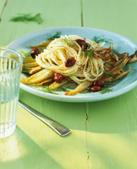 Spaghetti mit Fenchel und Oliven