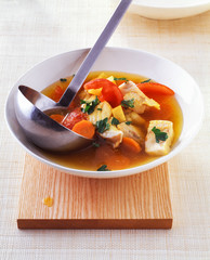 Fischsuppe mit Gemüse und Möhren