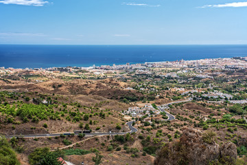 Obraz premium Strasse nach Fuengirola von Mijas gesehen