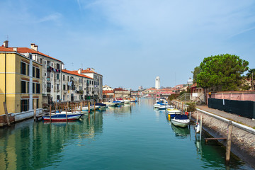 Fototapeta na wymiar Historische Gebäude in der Altstadt von Venedig in Italien