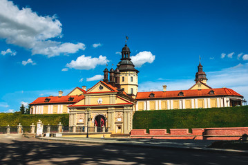 Obraz premium Nesvizh Castle with Picturesque Blue Sky Background at sunny summer day.