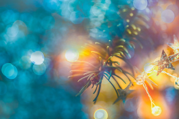 Verschneite glitzernde Winterlandschaft mit Platz für Produkte und Dekorationen. Fröhliche Weihnachtszeit. © magdal3na