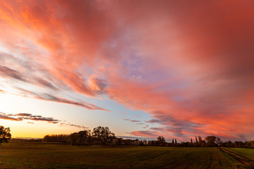 Sunset over the Horizon Sonnenuntergang mt schönen waremen Farben