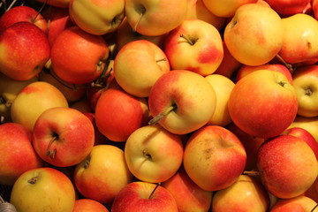 apples in the market