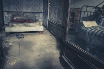 vieille chambre à rénover