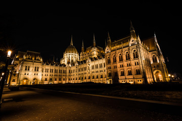 Fototapeta premium Budapest by night, Parlement, Hongrie