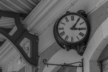 Fototapeta na wymiar Alte Uhr auf dem Bahnhof Soller in Mallorca