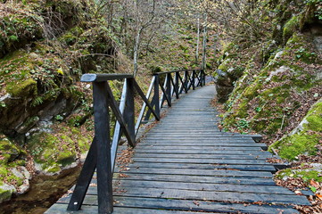 Obraz premium Autumn walk through the labyrinth of the Teteven Balkan with high peaks, river and bridge, Stara Planina, Bulgaria