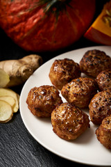 Fleischbällchen aus Rindfleisch mit Kürbis und Ingwer
