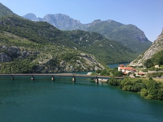 Fototapeta na wymiar Rzeka Neretva - Bośnia i Hercegowina