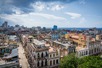 Fototapeta na wymiar Downtown Havana (Havana Vieja) view in a cloudy day