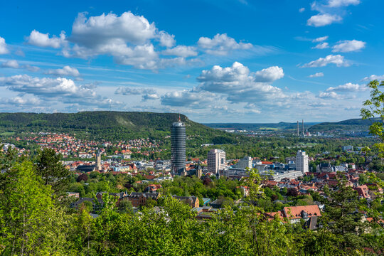 Blick über Jena, Thüringen, an einem warmen Sommertag