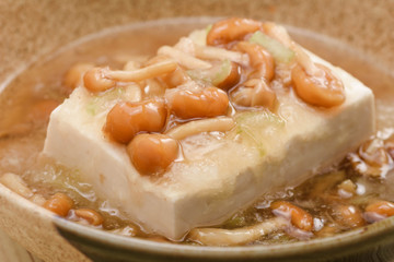 豆腐のなめこおろし餡かけ