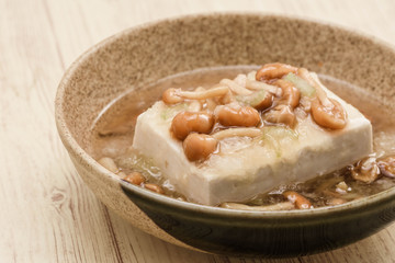 豆腐のなめこおろし餡かけ