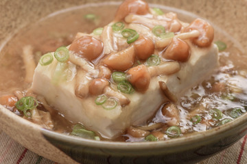 豆腐のなめこおろし餡かけ