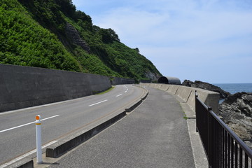 海辺の道路