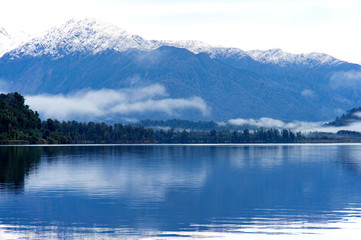 Fototapeta premium Beautiful scenery,Lake Mapourika,New Zealand