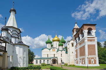Fototapeta na wymiar Suzdal, Russia - July 26, 2019: Spaso-evfimiev monastery. Assumption refectory Church, Transfiguration Cathedral and belfry. The Golden ring of Russia