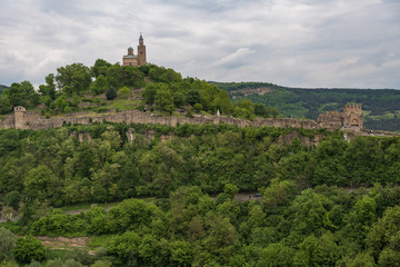 Fototapeta na wymiar Panoramic view of the Tsarevets Fortress from ruins of Trapezitsa fortress. Veliko Tarnovo in Bulgaria.