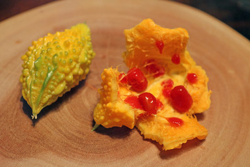 破裂したゴーヤ