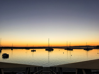 Fototapeta na wymiar Kleiner Bootshafen in Alvor, Portugal, Algarve