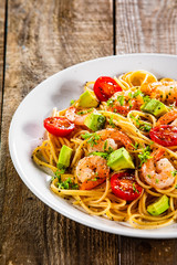 Pasta with shrimps and vegetables