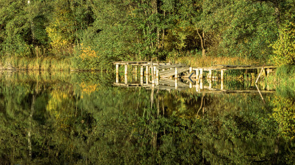 Fototapeta na wymiar A bridge on the lake