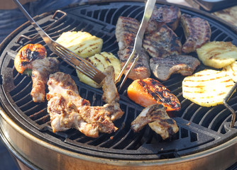 Cooking meat in an open roasting pan