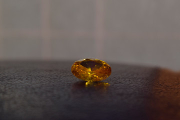  Yellow diamond Is a beautiful colored diamond Looking for drugs and expensive For making jewelry