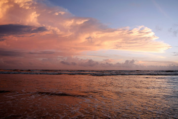 Fototapeta na wymiar Traumhafter Sonnenuntergang am Indischen Ozean
