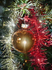 Dekoration eines Weihnachtsbaums.