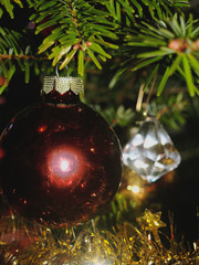 Dekoration eines Weihnachtsbaums.