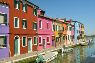 Fototapeta na wymiar Beautiful colorful houses on small island of Burano, close to Venice in Italy