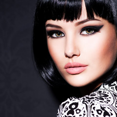 Beautiful woman with bright glamour makeup.