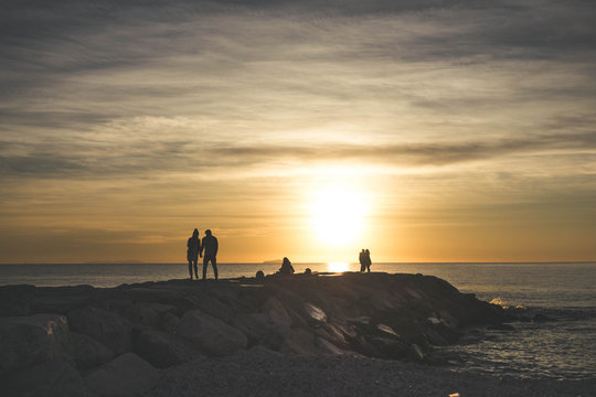 couple silohette at sunset by the sea