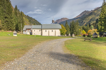 Obraz premium The church of Notre Dame de la Gorge, Les Contamines-Montjoie, French Alps