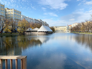 Obraz premium Moscow, Chistye Ponds in autumn