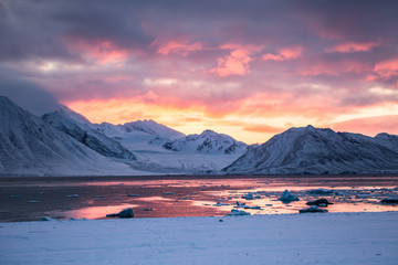 Północne krajobrazy, południowy Spitsbergen - obrazy, fototapety, plakaty