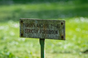 cartel de prohibido pescar