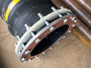 Flexible pressure rubber tubing made of wear-resistant rubber and high-strength fabric force layers...