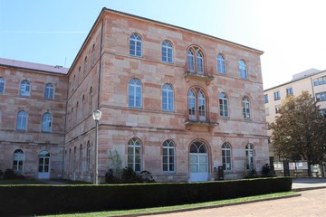 Fototapeta na wymiar Hôtel de ville de la commune de Caluire et Cuire - Département du Rhône - Ancienne Maison des Frères des Ecoles Chrétiennes